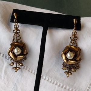 Vtg ant gold & pearl drop earrings (#86)